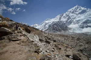 Step by step in the shadow of Lobuche Peak – pure Himalayan bliss.